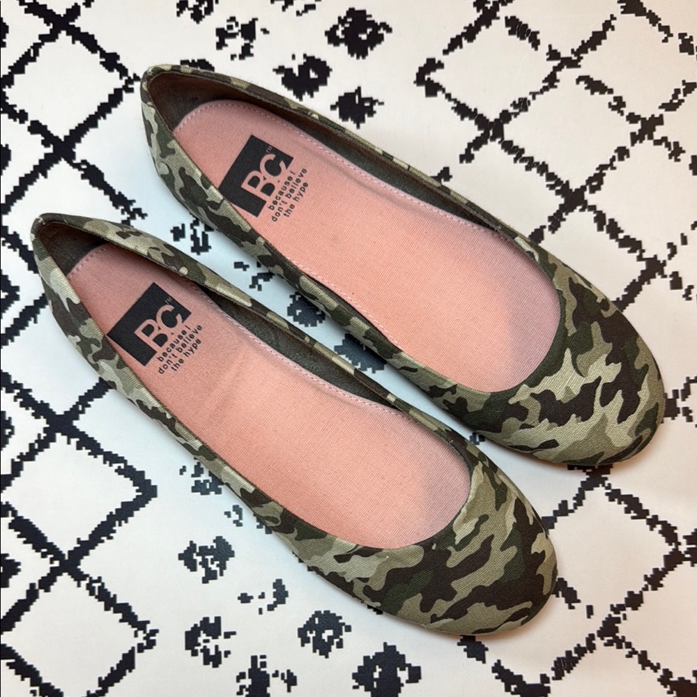 BC Because Women’s Shoes - Green Camouflage Women’s Flats - US Size 6.5